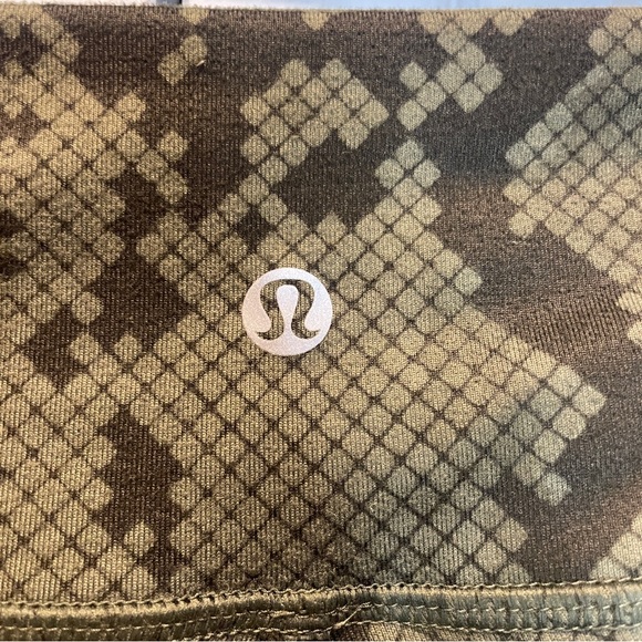 Lululemon Wunder Under Crop - Size 4 - Picture 7 of 11